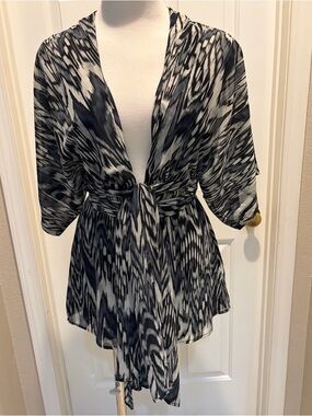 Women's Black & White Tie-Front Printed romper